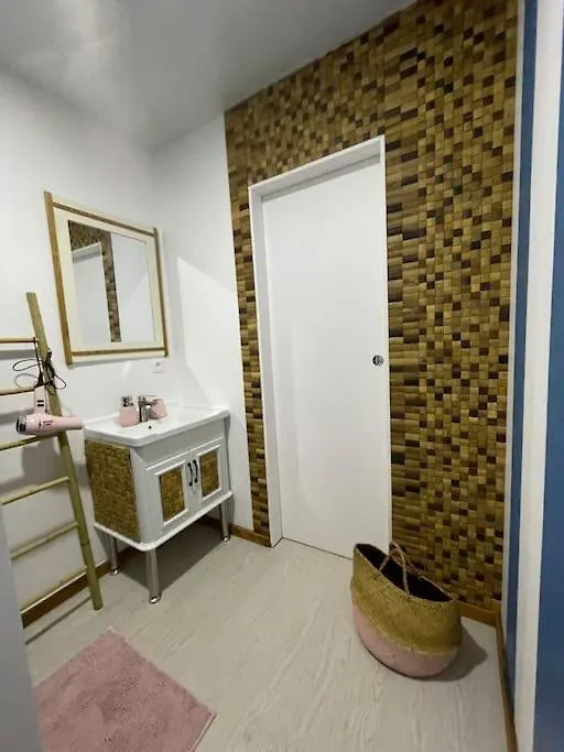 Fully Equipped Bungalow Next To A White Sand Beach モーレア島 0*,  フランス領ポリネシア