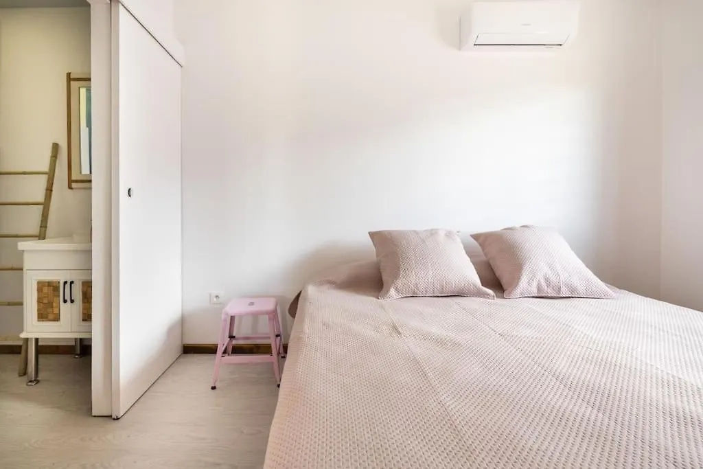 Fully Equipped Bungalow Next To A White Sand Beach モーレア島 別荘
